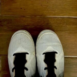 Women’s softball cleats